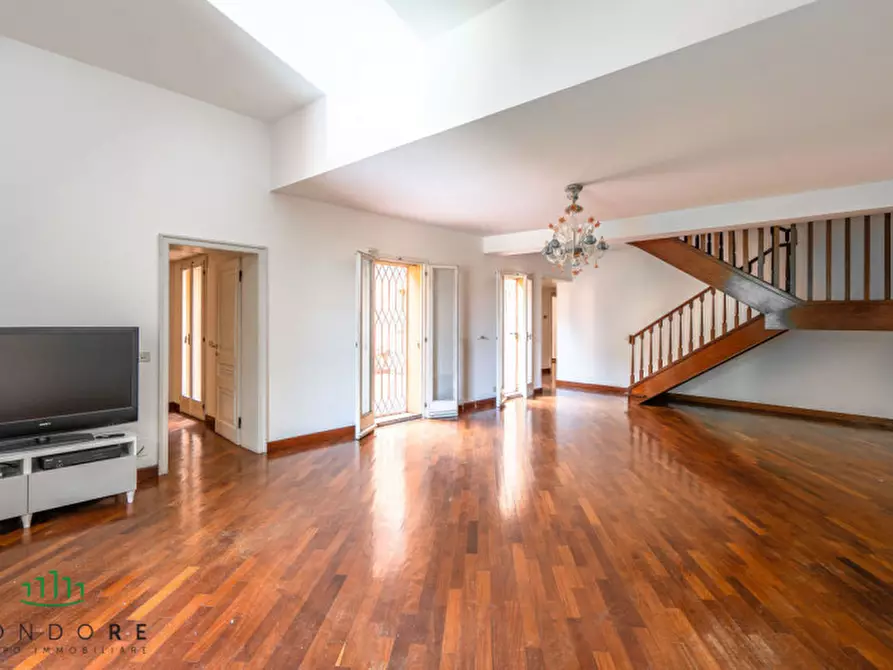 Immagine 18 di Appartamento in vendita  in Via Santo Stefano a Bologna