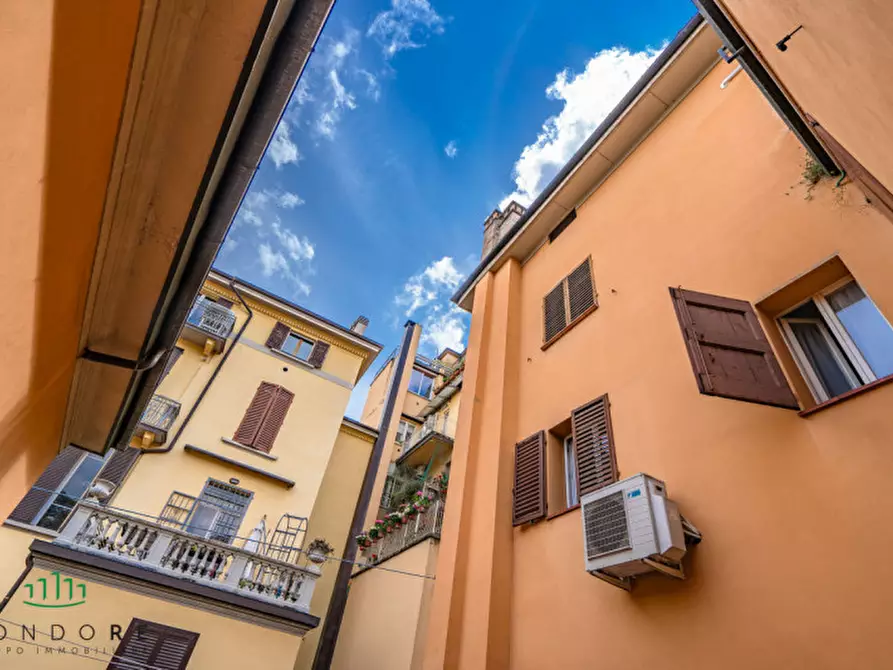 Immagine 24 di Appartamento in vendita  in Via Santo Stefano a Bologna