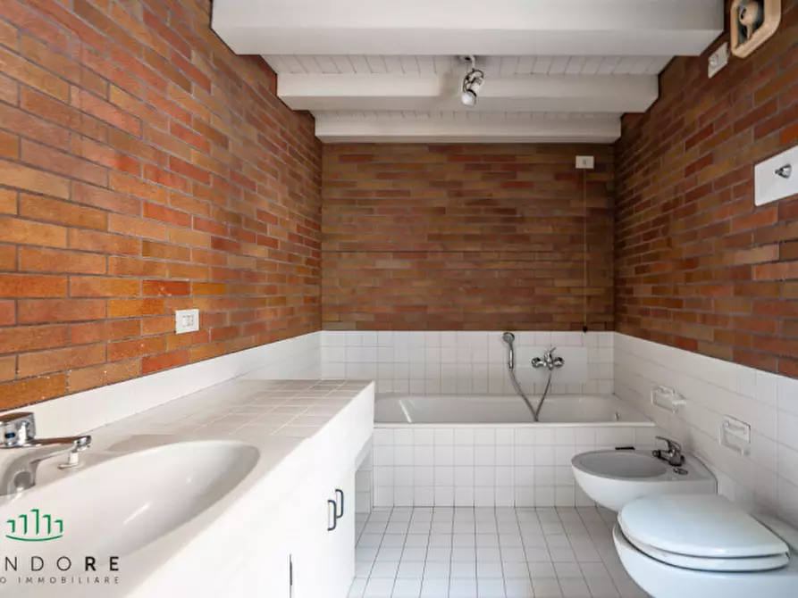 Immagine 25 di Appartamento in vendita  in Via Santo Stefano a Bologna