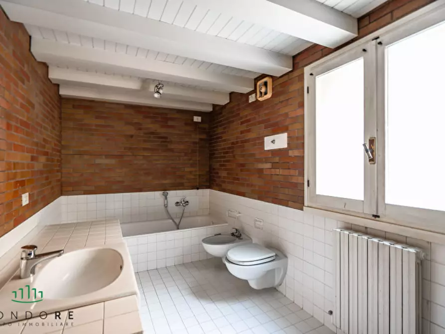 Immagine 26 di Appartamento in vendita  in Via Santo Stefano a Bologna