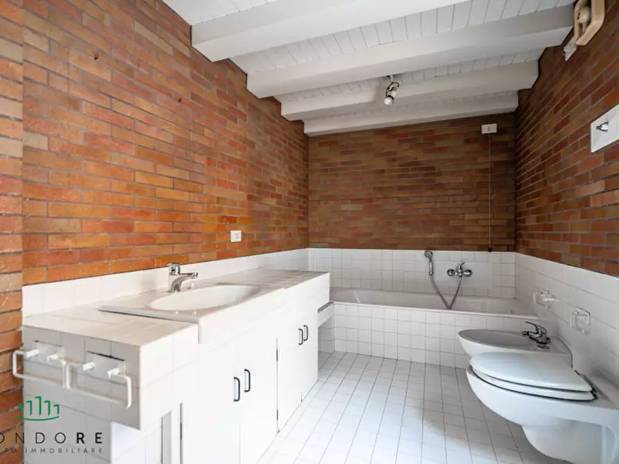 Immagine 27 di Appartamento in vendita  in Via Santo Stefano a Bologna