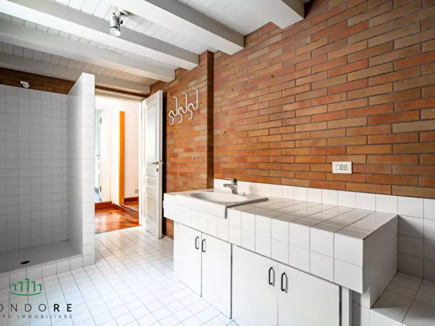 Immagine 28 di Appartamento in vendita  in Via Santo Stefano a Bologna