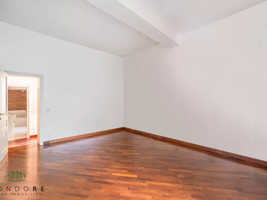 Immagine 30 di Appartamento in vendita  in Via Santo Stefano a Bologna