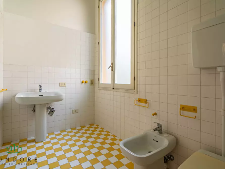 Immagine 37 di Appartamento in vendita  in Via Santo Stefano a Bologna