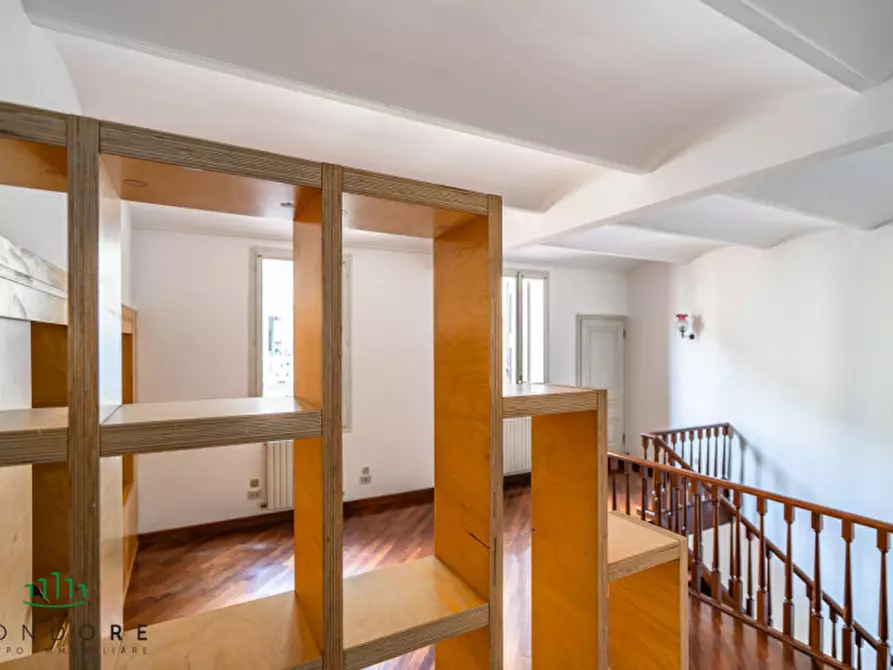 Immagine 43 di Appartamento in vendita  in Via Santo Stefano a Bologna