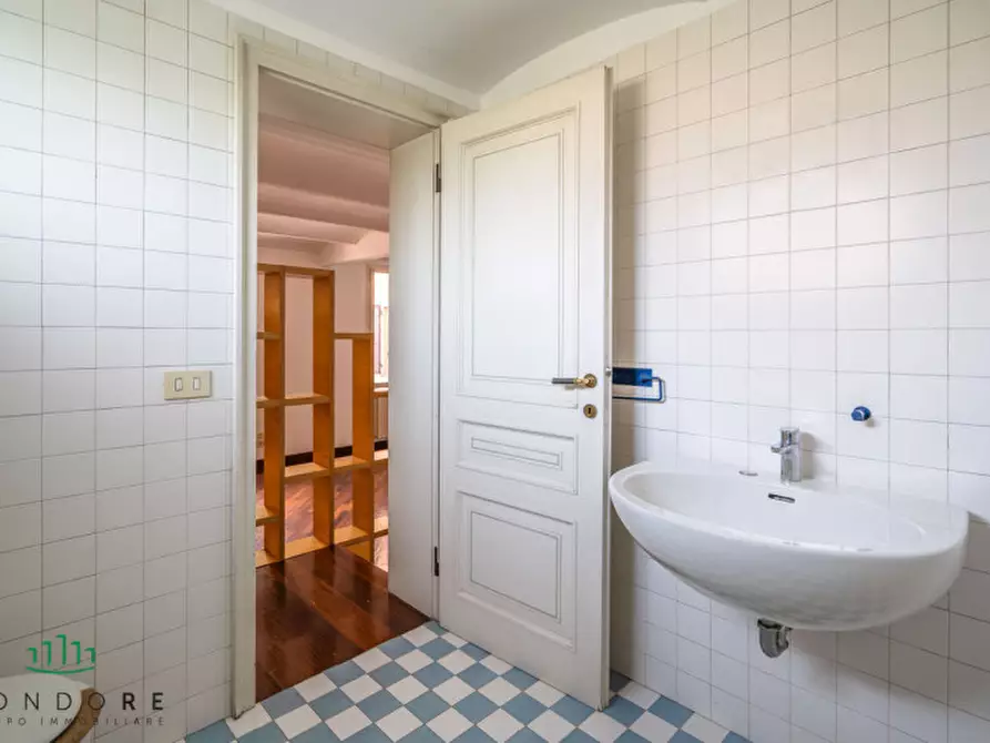 Immagine 51 di Appartamento in vendita  in Via Santo Stefano a Bologna