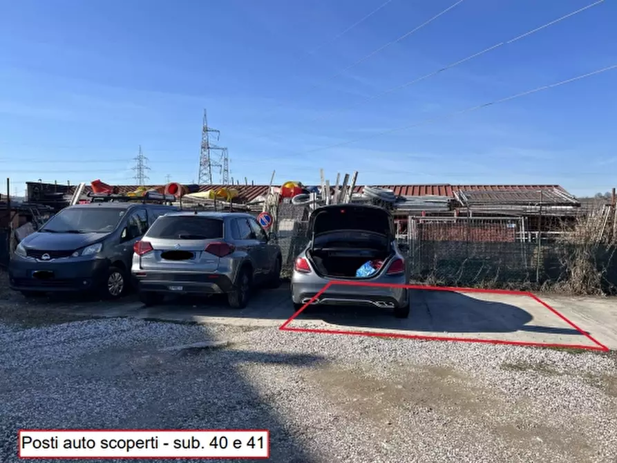 Immagine 1 di Posto auto in vendita  in VIA SAN SALVAR a Bussolengo