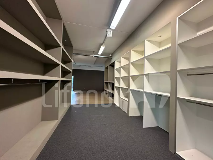 Immagine 4 di Negozio in affitto  a Egna .Neumarkt.