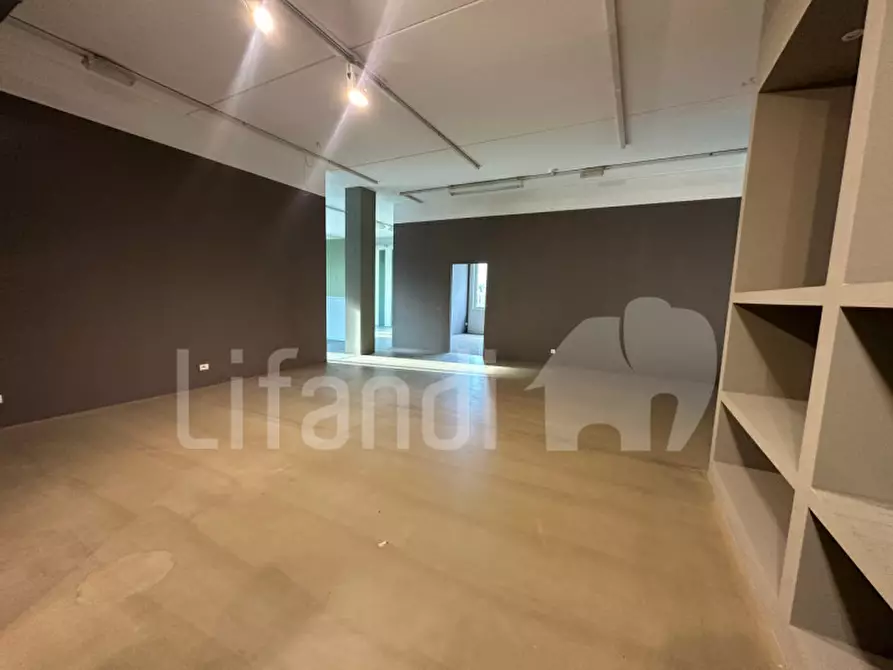 Immagine 5 di Negozio in affitto  a Egna .Neumarkt.