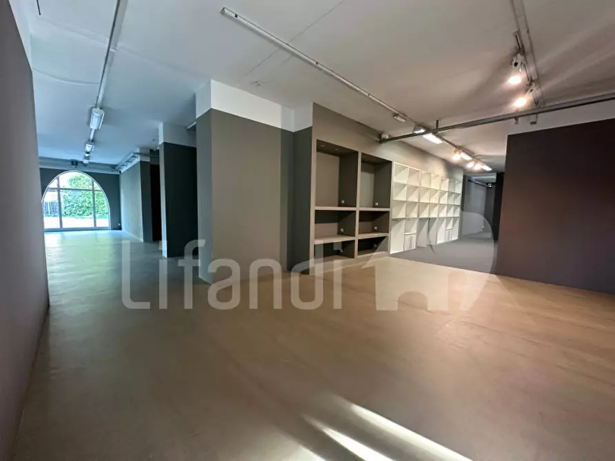 Immagine 10 di Negozio in affitto  a Egna .Neumarkt.