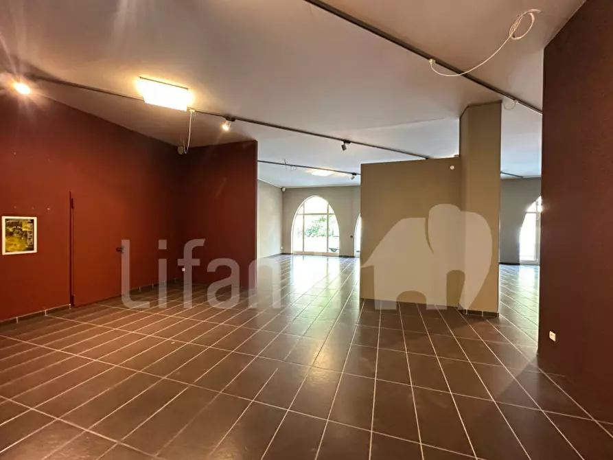 Immagine 18 di Negozio in affitto  a Egna .Neumarkt.