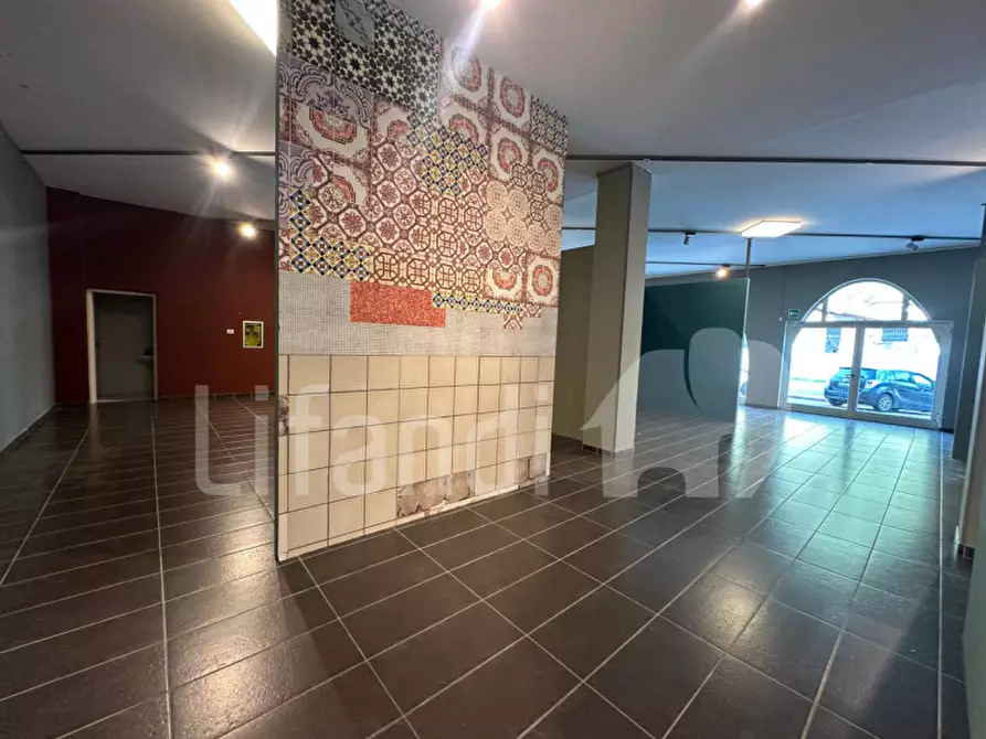 Immagine 20 di Negozio in affitto  a Egna .Neumarkt.