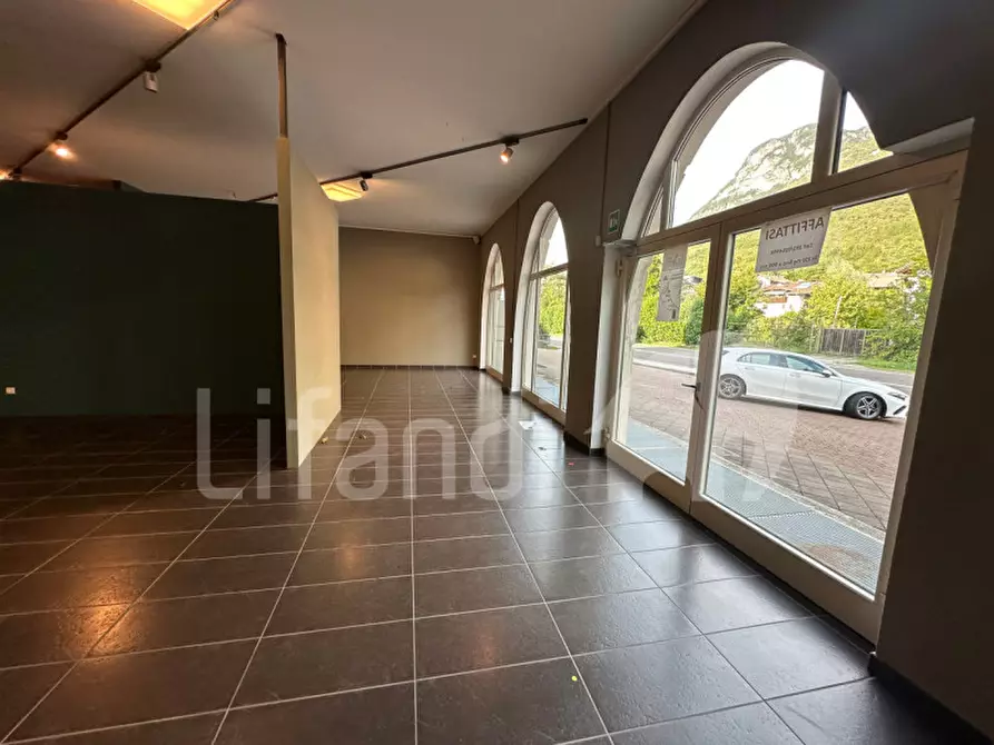 Immagine 21 di Negozio in affitto  a Egna .Neumarkt.