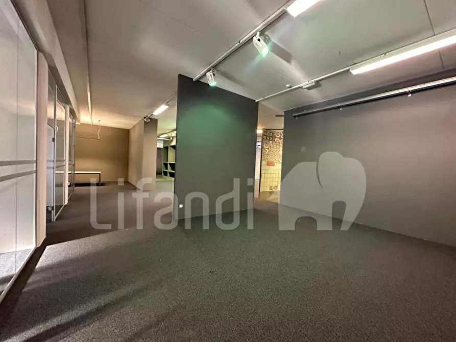 Immagine 25 di Negozio in affitto  a Egna .Neumarkt.