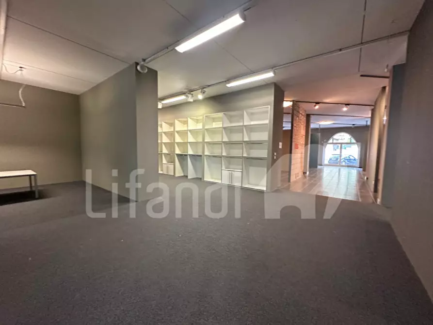 Immagine 29 di Negozio in affitto  a Egna .Neumarkt.