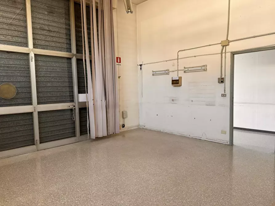 Immagine 6 di Magazzino in vendita  in Via Oliviero Zuccarini a Ancona