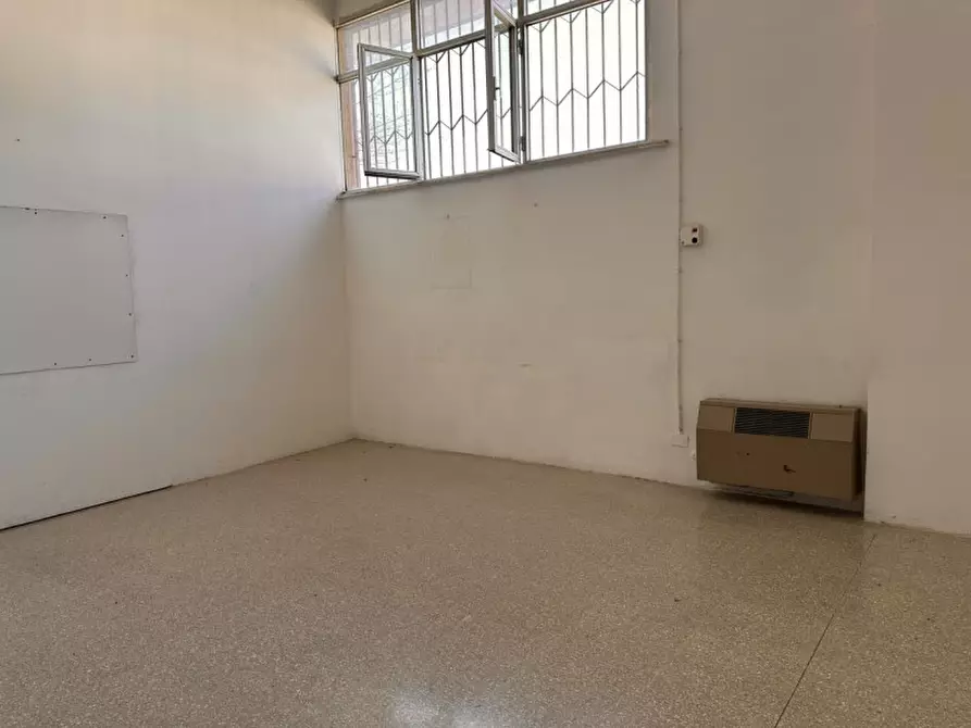 Immagine 10 di Magazzino in vendita  in Via Oliviero Zuccarini a Ancona