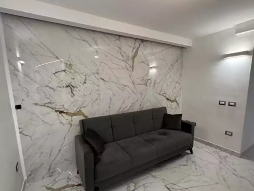 Immagine 6 di Appartamento in affitto  in via salvator rosa 139 a Napoli