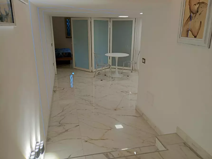 Immagine 65 di Appartamento in affitto  in via salvator rosa 139 a Napoli