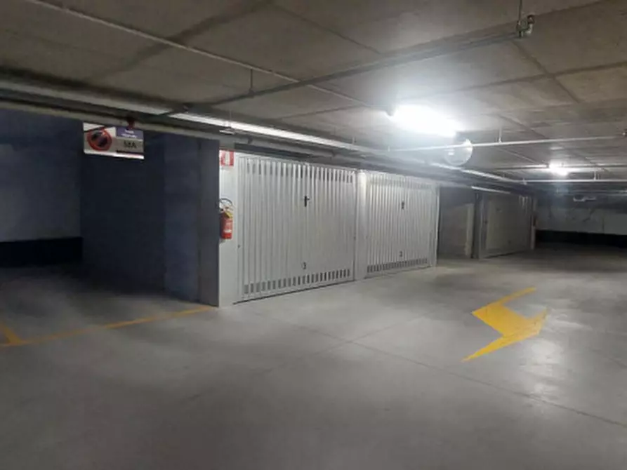 Immagine 9 di Posto auto in vendita  in Piazza San Paolo a Alba