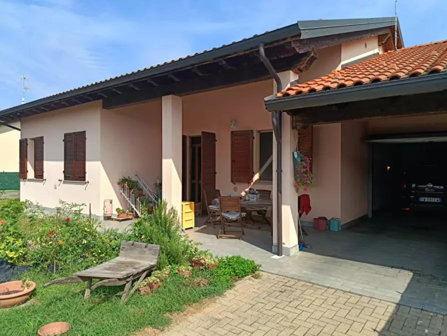 Immagine 2 di Villa in vendita  in Largo Borsellino 13 a Frassineto Po