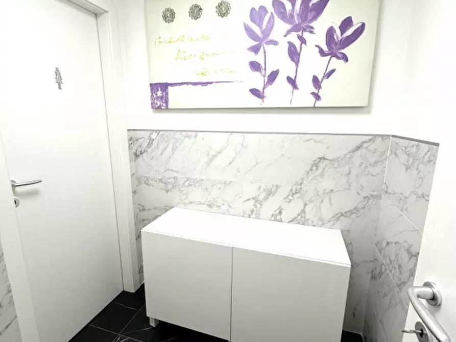 Immagine 21 di Ufficio in vendita  in via benedetto croce a Roma