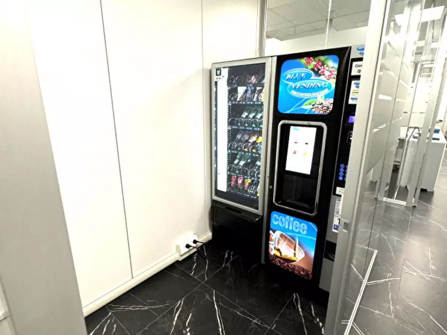 Immagine 22 di Ufficio in vendita  in via benedetto croce a Roma