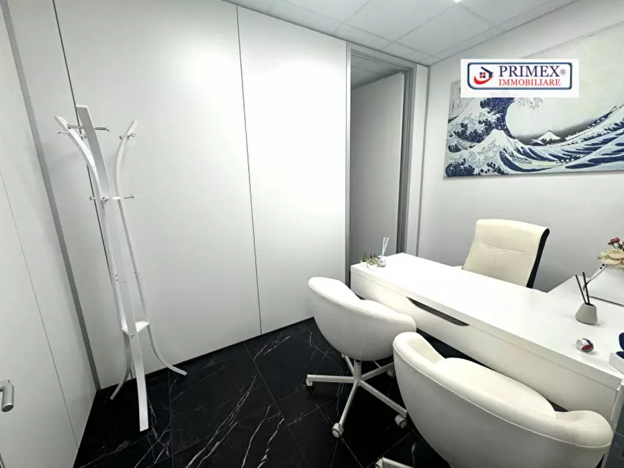 Immagine 25 di Ufficio in vendita  in via benedetto croce a Roma