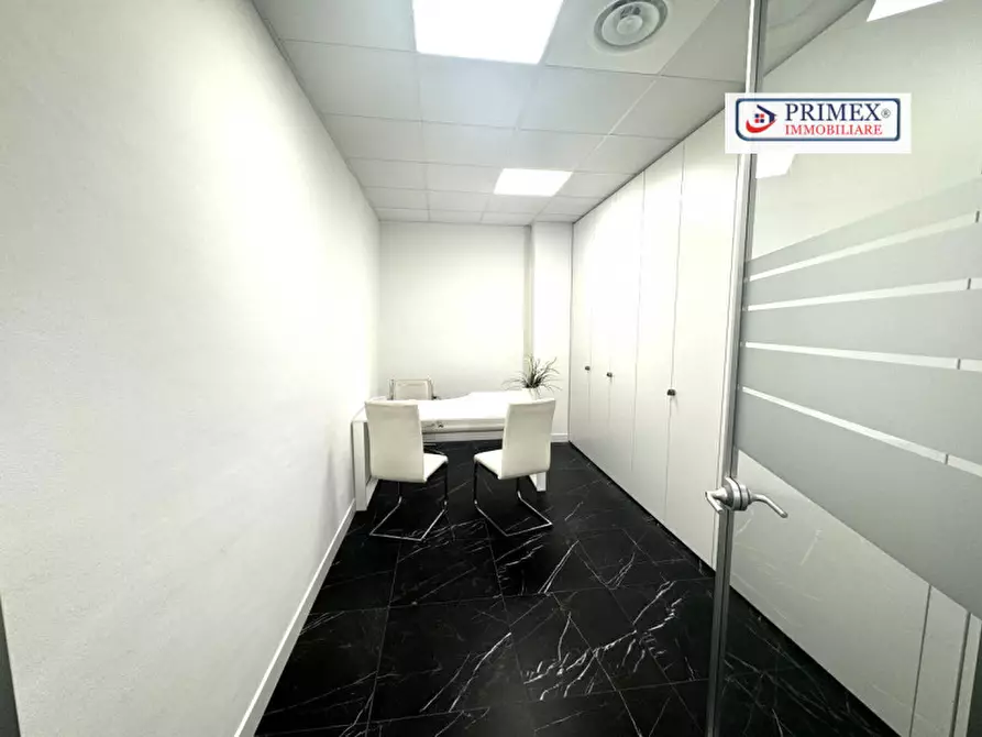 Immagine 26 di Ufficio in vendita  in via benedetto croce a Roma