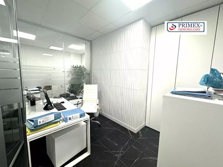 Immagine 32 di Ufficio in vendita  in via benedetto croce a Roma