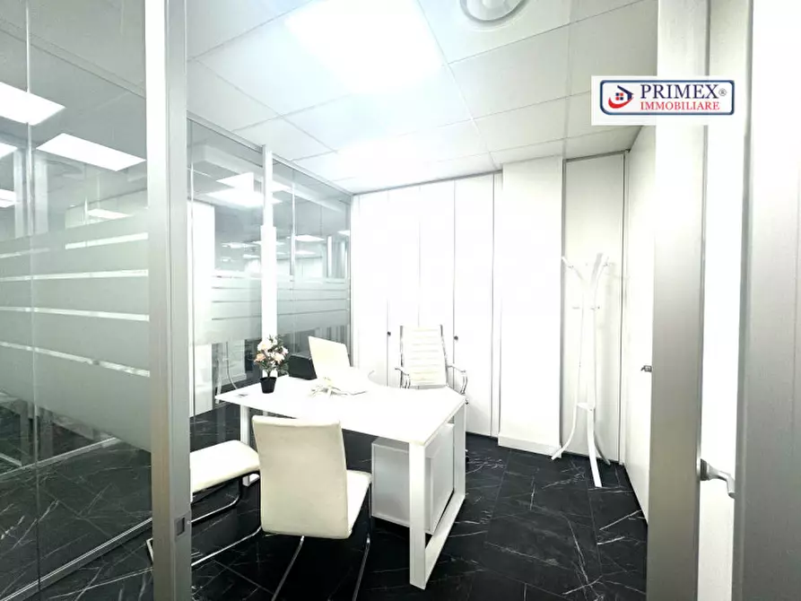 Immagine 35 di Ufficio in vendita  in via benedetto croce a Roma