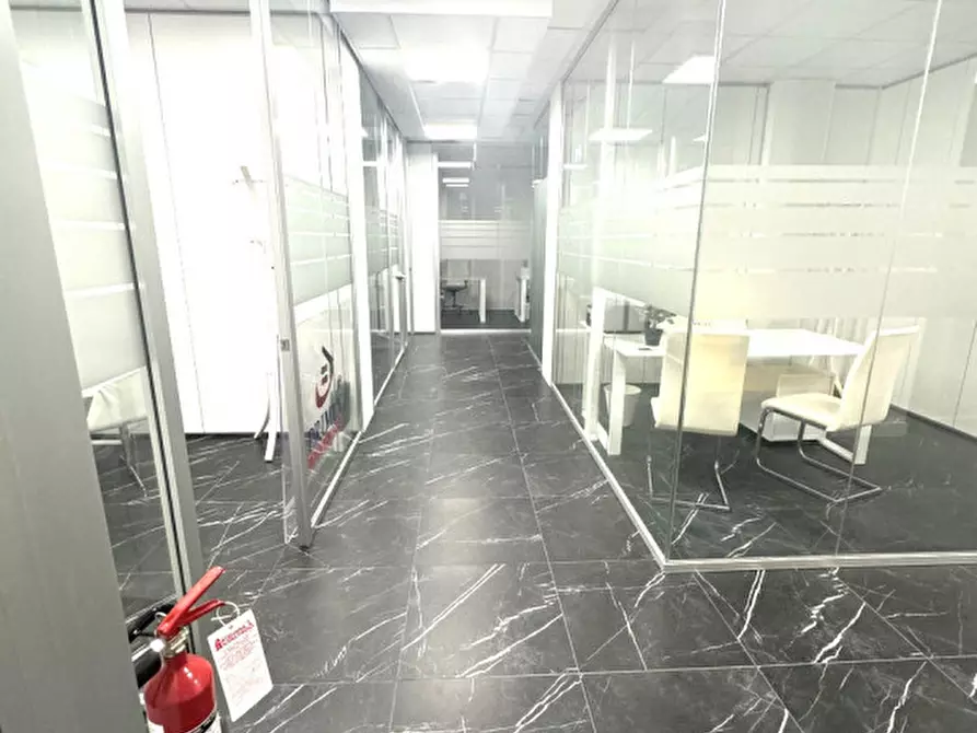 Immagine 37 di Ufficio in vendita  in via benedetto croce a Roma