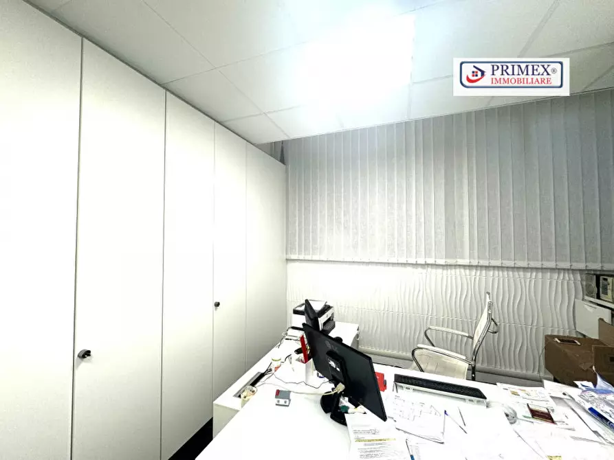 Immagine 38 di Ufficio in vendita  in via benedetto croce a Roma