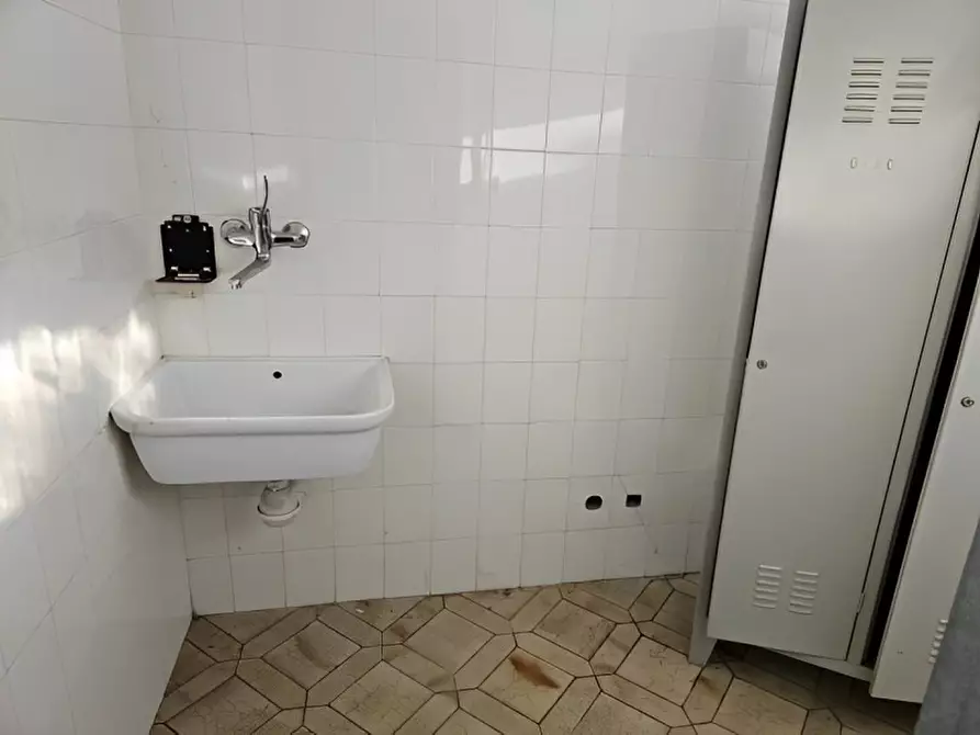 Immagine 7 di Attività commerciale in vendita  in via Della Chiesa, 42 a Prata Di Pordenone