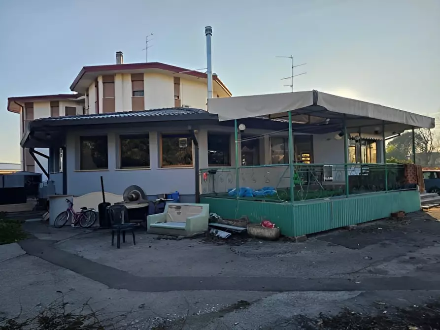 Immagine 25 di Attività commerciale in vendita  in via Della Chiesa, 42 a Prata Di Pordenone