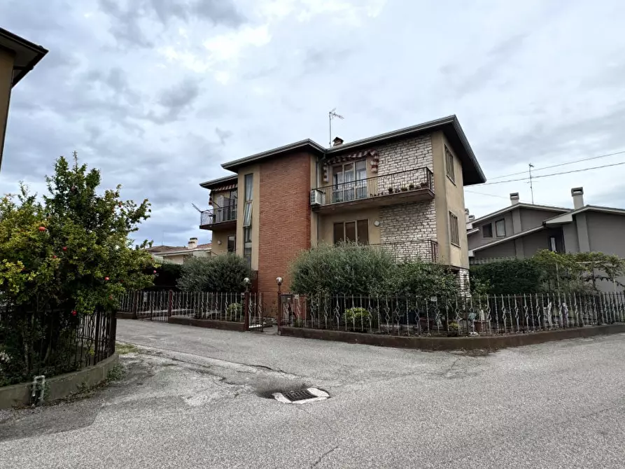 Immagine 42 di Villa in vendita  in Via Sant'Alberto, 19 a Badia Polesine