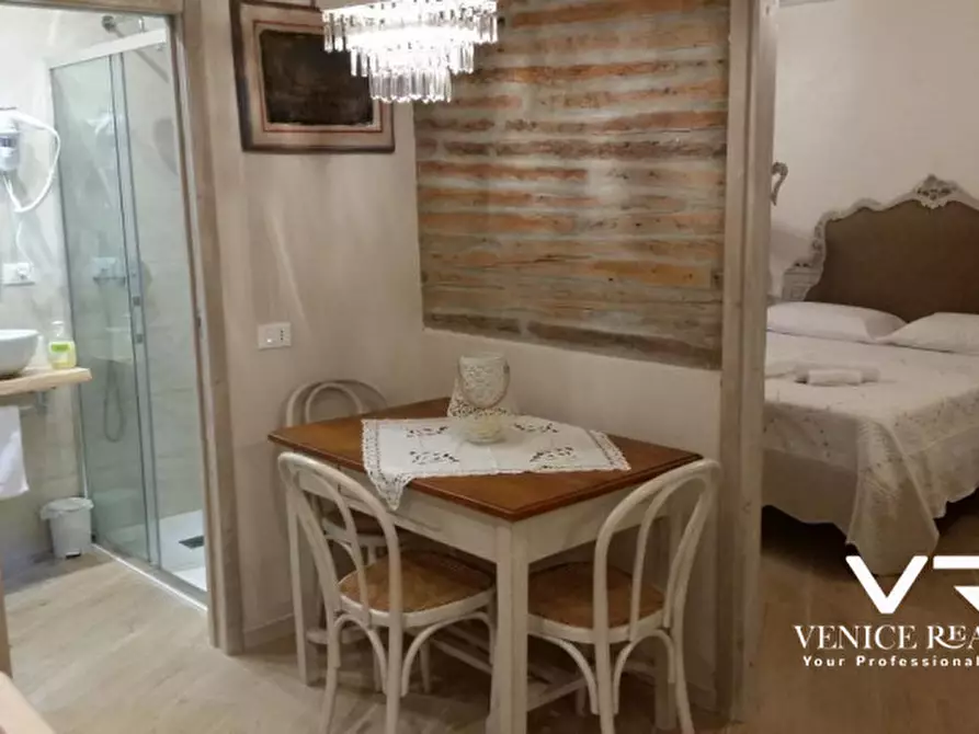 Immagine 8 di Appartamento in vendita  in GIARDINI a Venezia