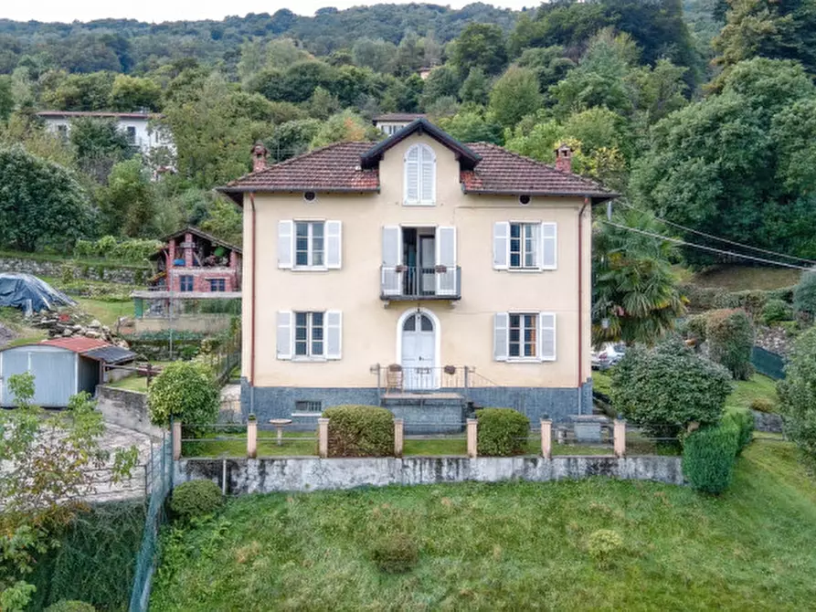 Immagine 1 di Villa in vendita  in Via due riviere, 70 a Baveno