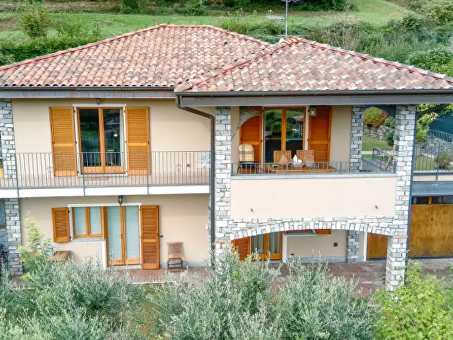 Immagine 1 di Villa in vendita  in Via degli ulivi, 55 a Brovello-Carpugnino