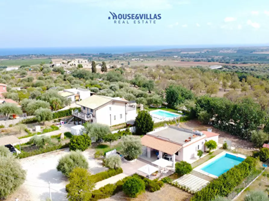 Immagine 1 di Villa in vendita  in Contrada Laufi a Noto