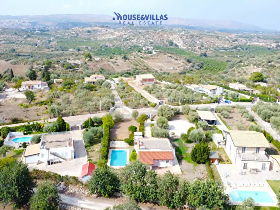 Immagine 3 di Villa in vendita  in Contrada Laufi a Noto