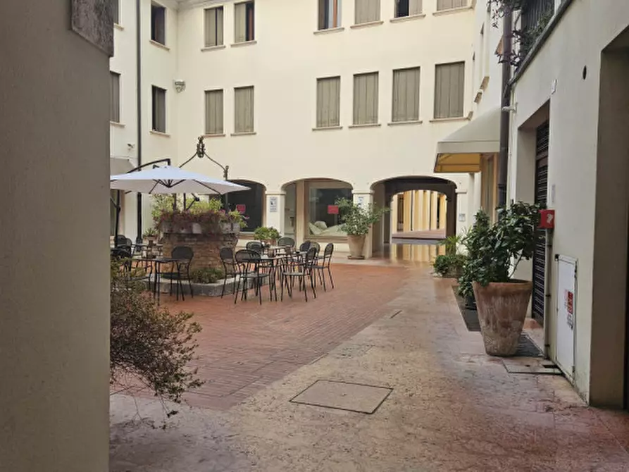 Immagine 4 di Negozio in affitto  a Castelfranco Veneto