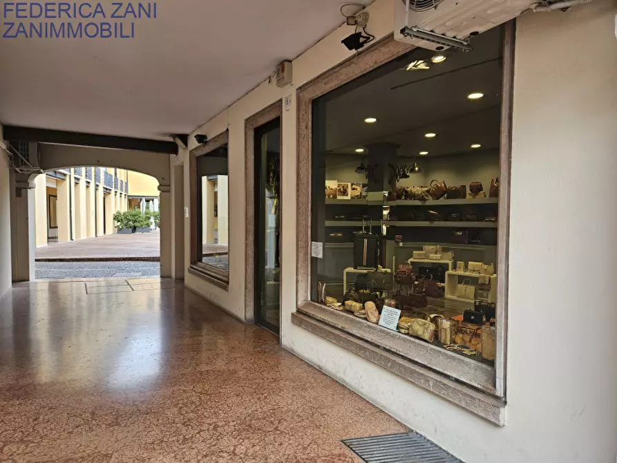 Immagine 5 di Negozio in affitto  a Castelfranco Veneto