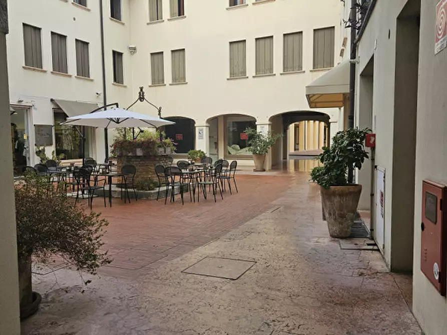 Immagine 5 di Negozio in affitto  a Castelfranco Veneto