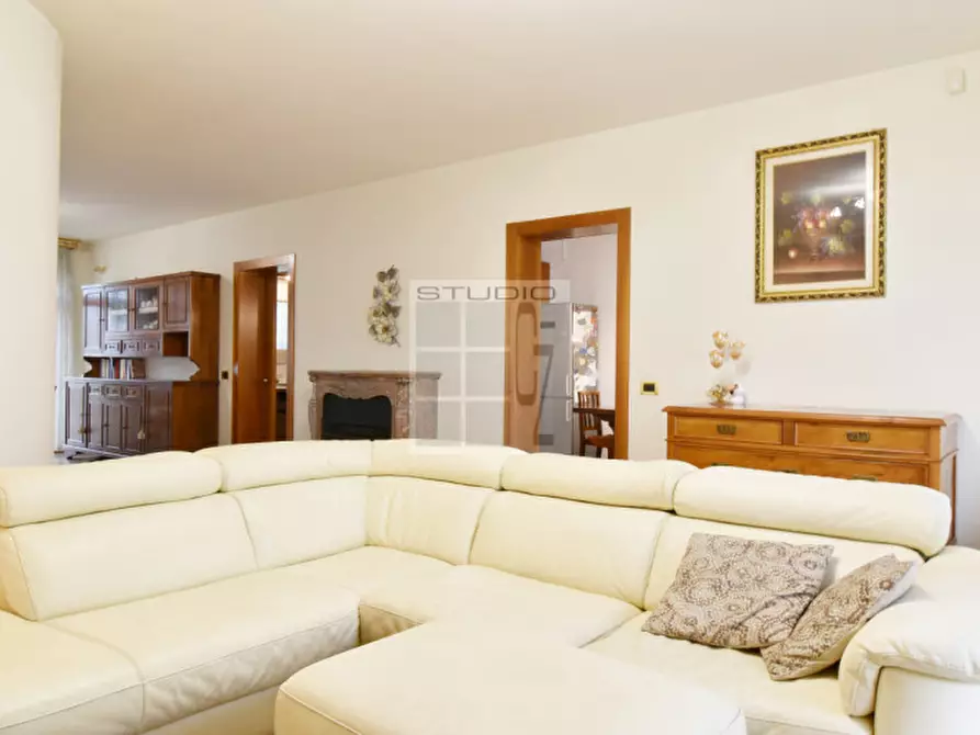 Immagine 4 di Casa bifamiliare in vendita  in via Venier a Loreggia