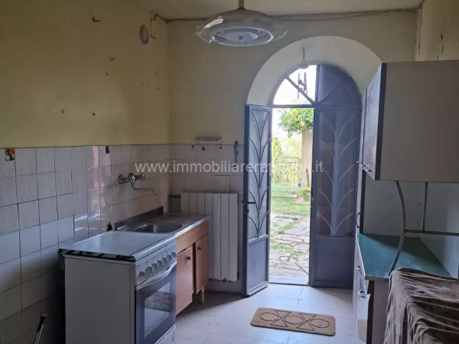 Immagine 10 di Casa indipendente in vendita  a Cortona