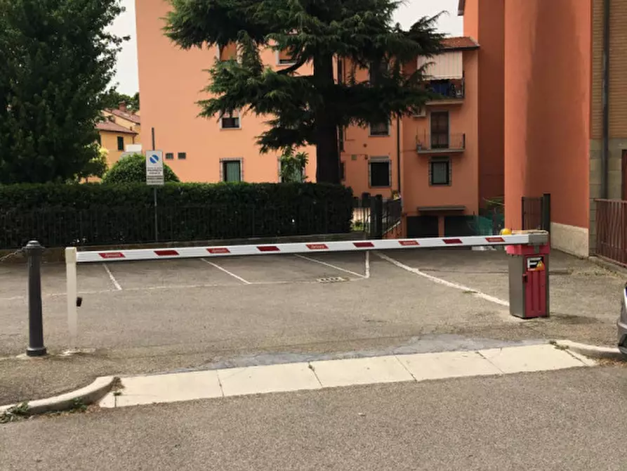 Immagine 1 di Garage in vendita  a Imola