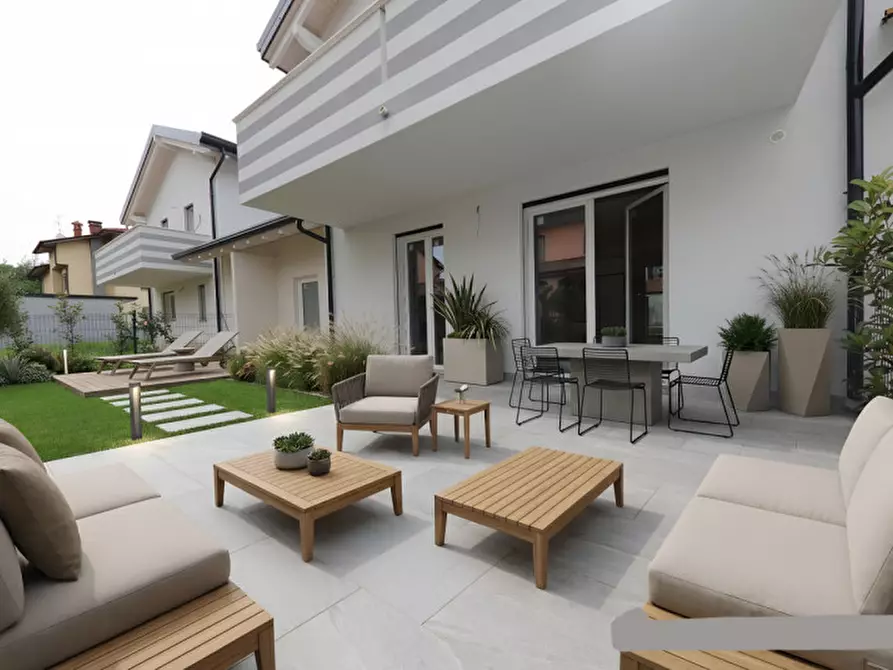 Immagine 4 di Villa in vendita  in Via Belvedere a Arcore