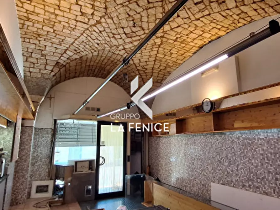 Immagine 20 di Negozio in vendita  in via Alberobello a Locorotondo