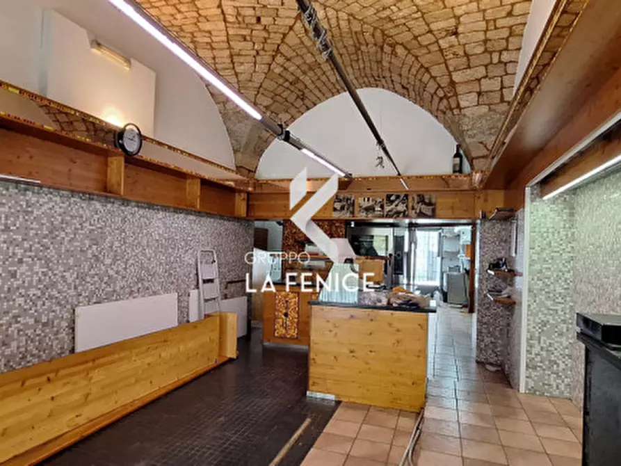 Immagine 21 di Negozio in vendita  in via Alberobello a Locorotondo